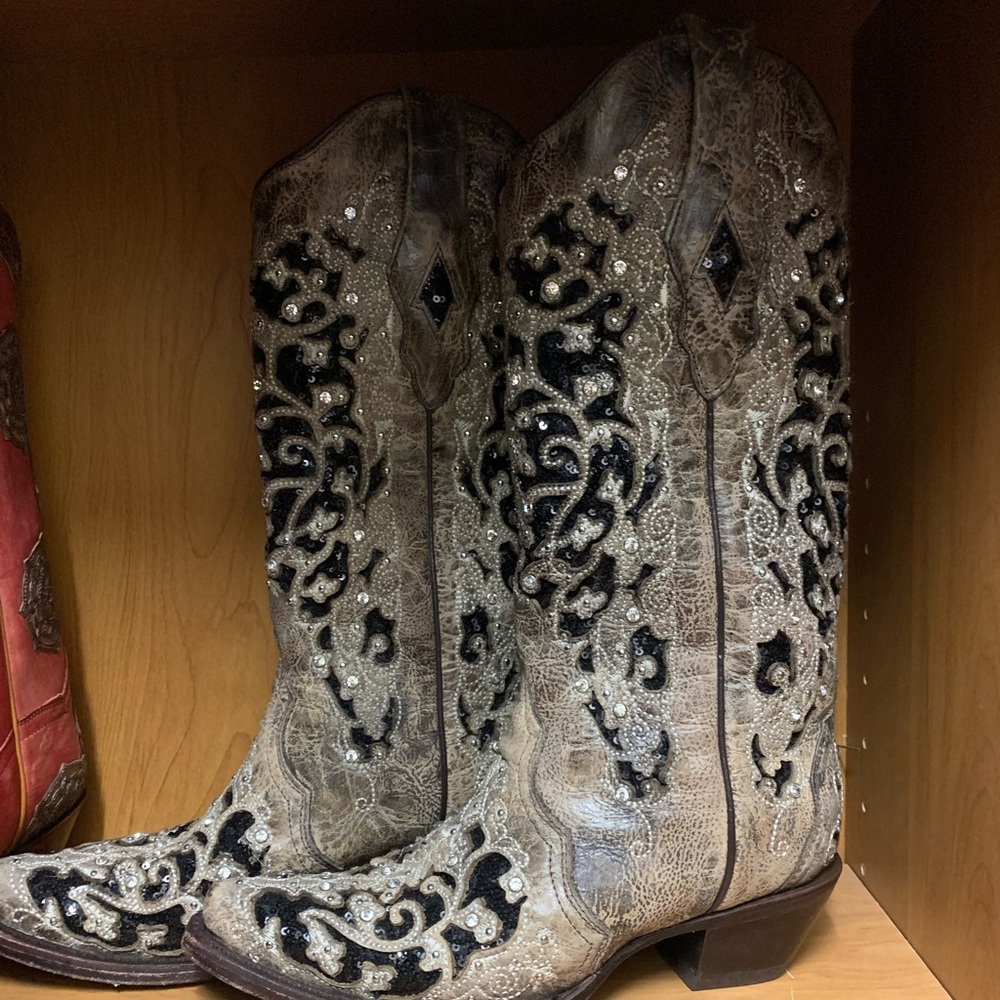 Corral point toed cowgirl boots